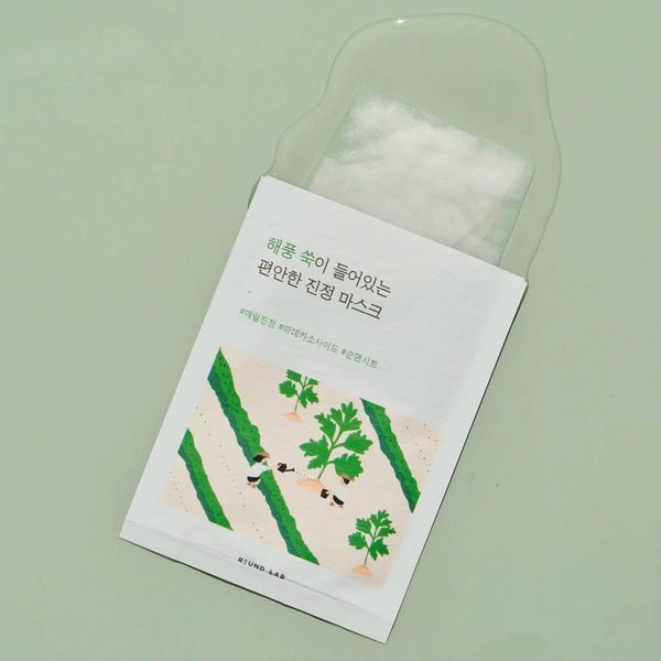 Заспокійлива маска з морським полином ROUND LAB Mugwort Calming Mask Sheet  1005 фото